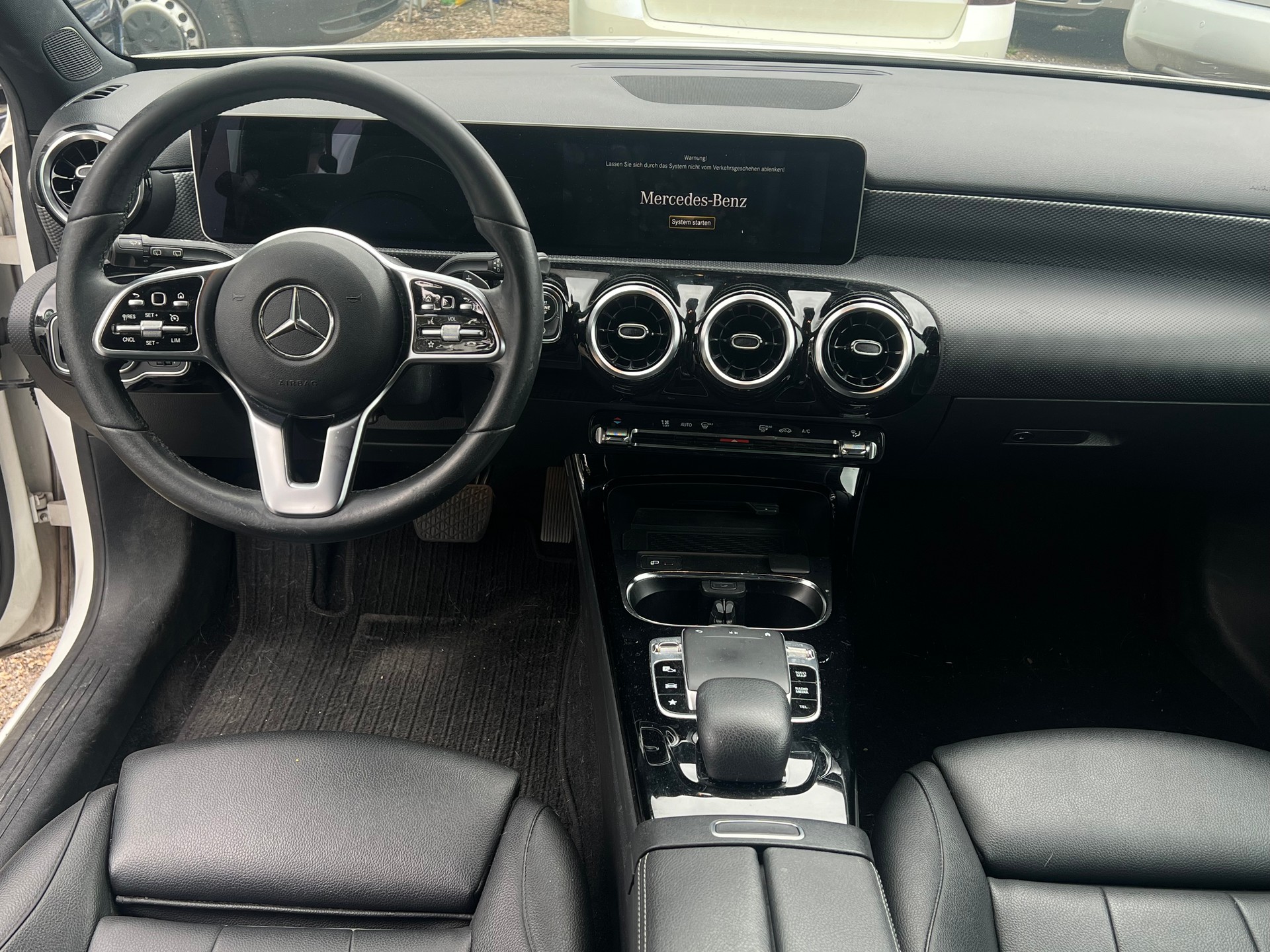 MERCEDES-BENZ A 250 AMG Line-image-7