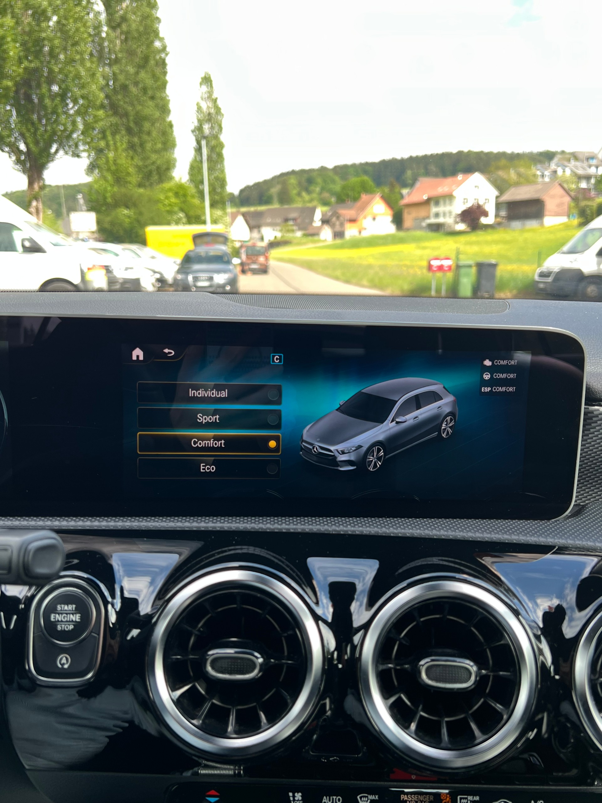 MERCEDES-BENZ A 250 AMG Line-image-12