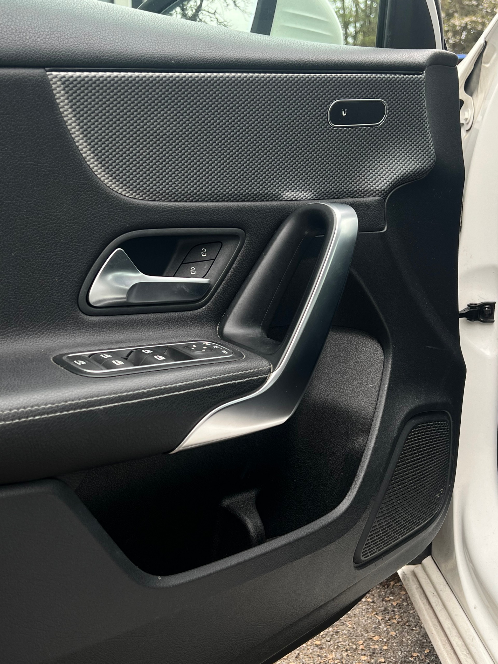 MERCEDES-BENZ A 250 AMG Line-image-15