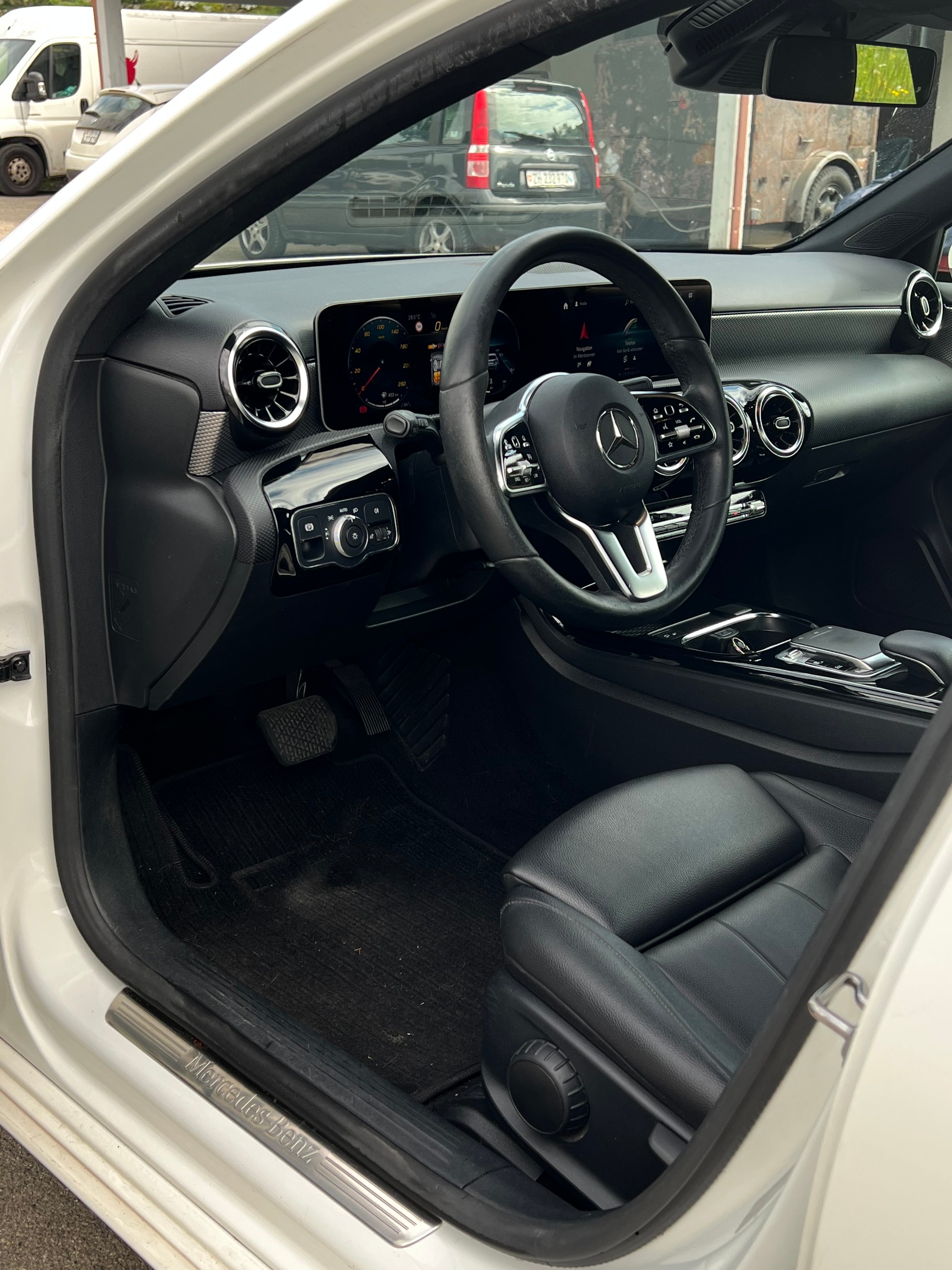 MERCEDES-BENZ A 250 AMG Line-image-8