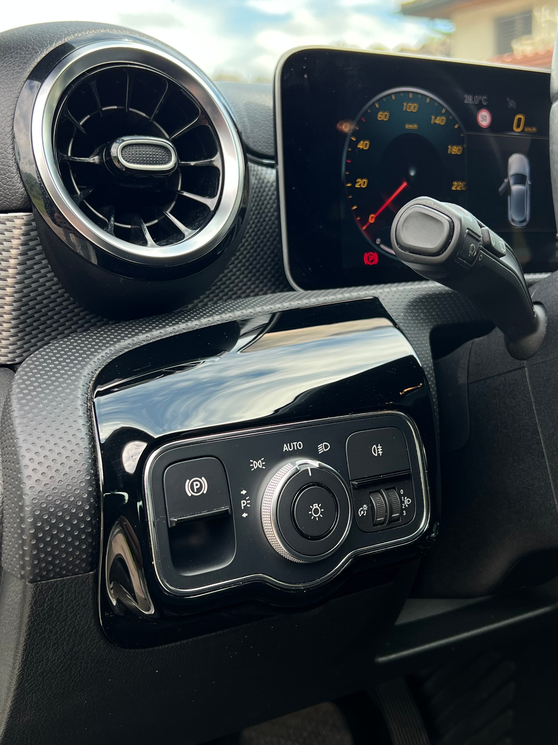 MERCEDES-BENZ A 250 AMG Line-image-13
