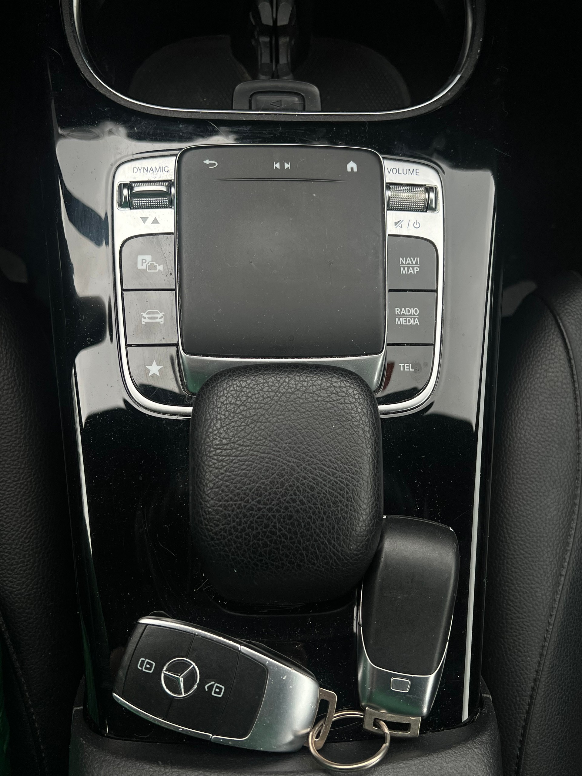 MERCEDES-BENZ A 250 AMG Line-image-14