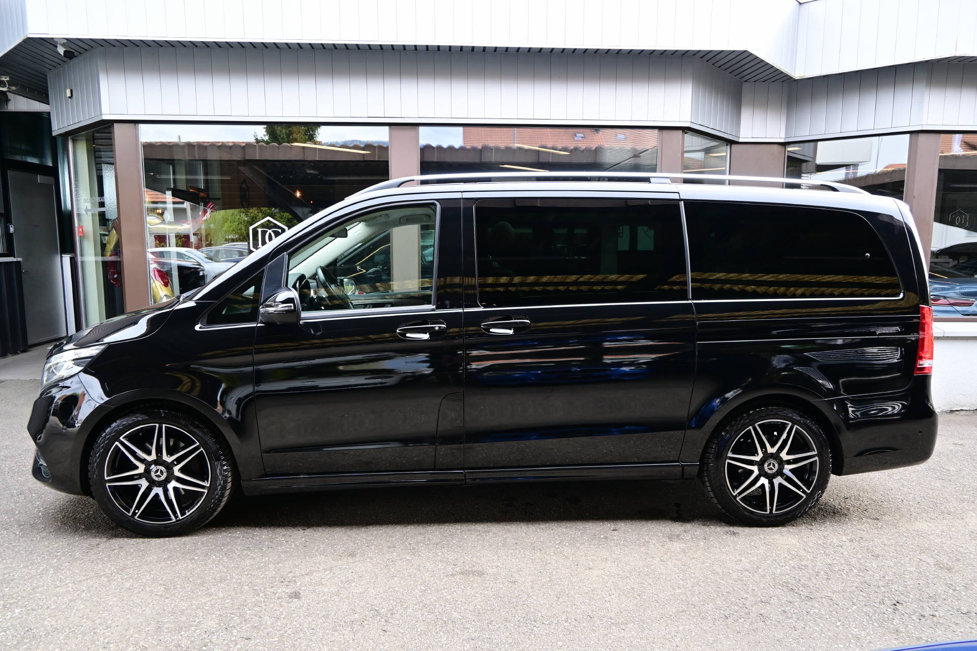 MERCEDES-BENZ V 250 d Exclusive AMG Line lang *Tisch*Panoramadach*Burmester*Sitzkühlung/Heizung*-image-4