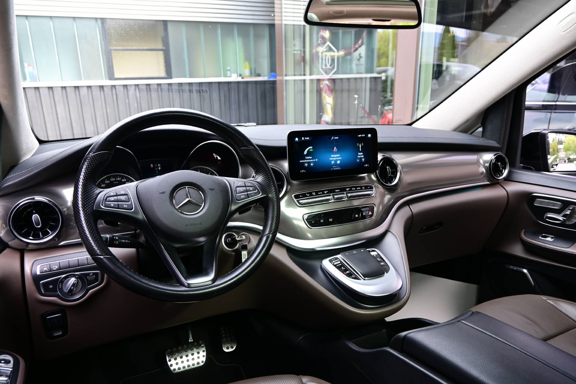 MERCEDES-BENZ V 250 d Exclusive AMG Line lang *Tisch*Panoramadach*Burmester*Sitzkühlung/Heizung*-image-8