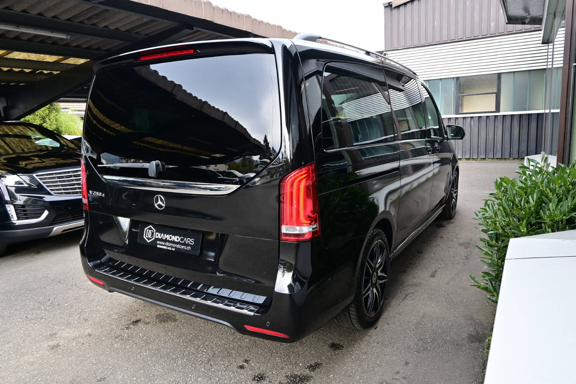 MERCEDES-BENZ V 250 d Exclusive AMG Line lang *Tisch*Panoramadach*Burmester*Sitzkühlung/Heizung*-image-7