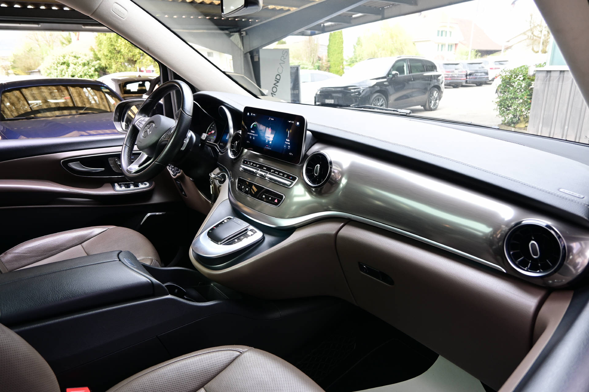 MERCEDES-BENZ V 250 d Exclusive AMG Line lang *Tisch*Panoramadach*Burmester*Sitzkühlung/Heizung*-image-15