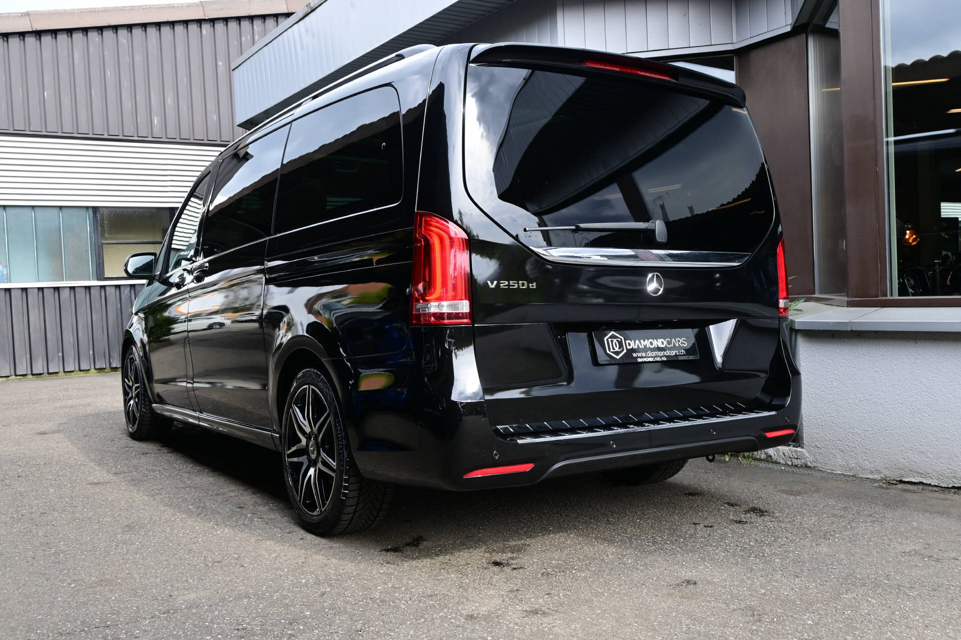 MERCEDES-BENZ V 250 d Exclusive AMG Line lang *Tisch*Panoramadach*Burmester*Sitzkühlung/Heizung*-image-5