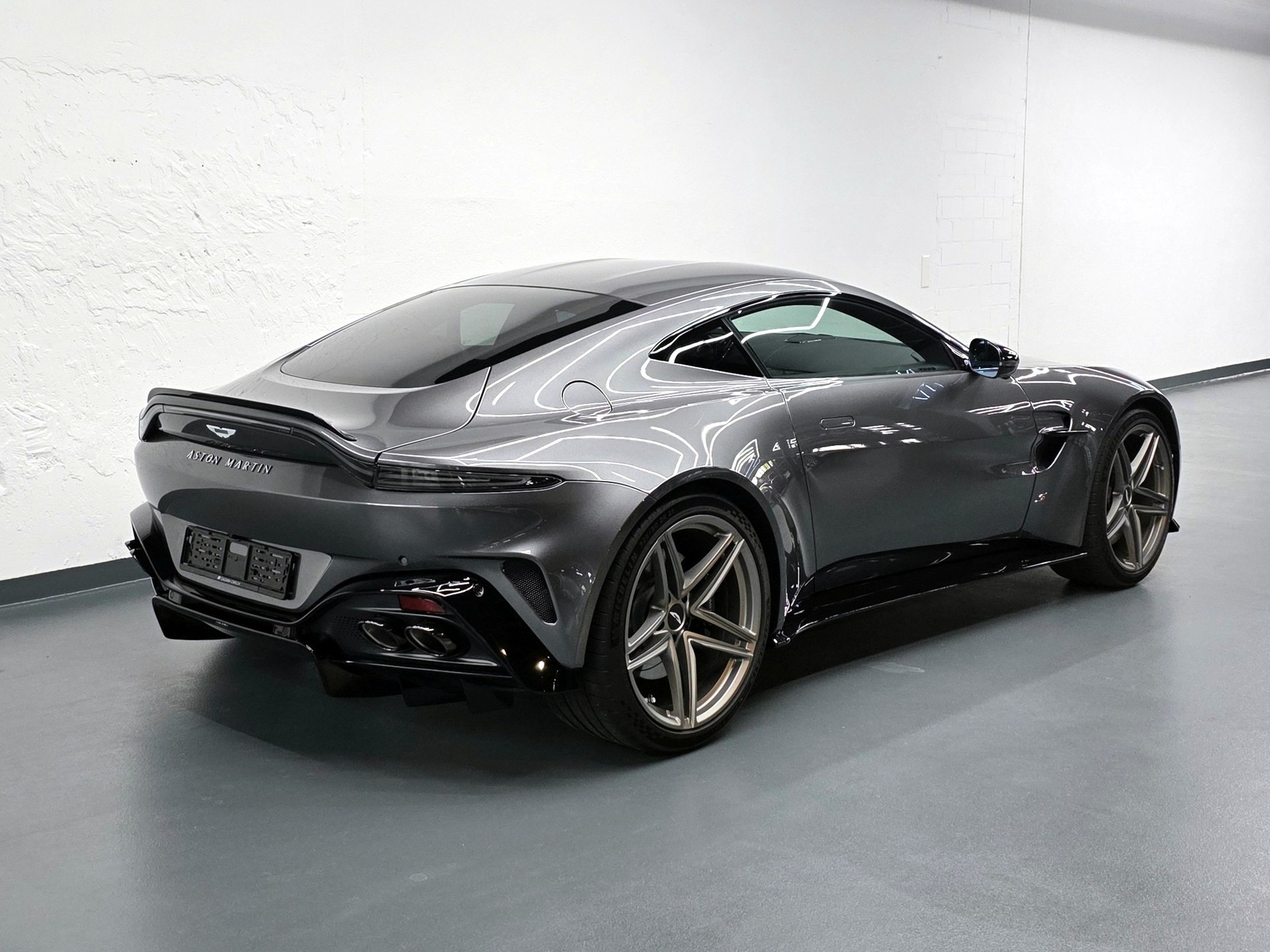 ASTON MARTIN V8 Vantage Coupé 4.0 S V8 Bi-Turbo-showroom-element-2