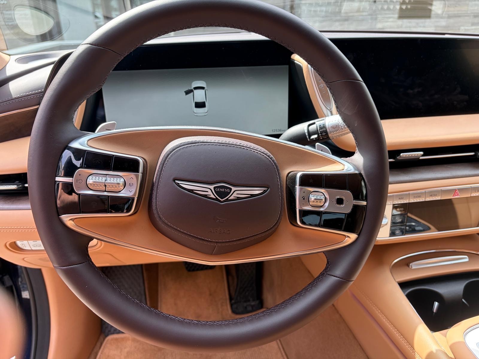 GENESIS G90 Luxury Plus-showroom-element-3