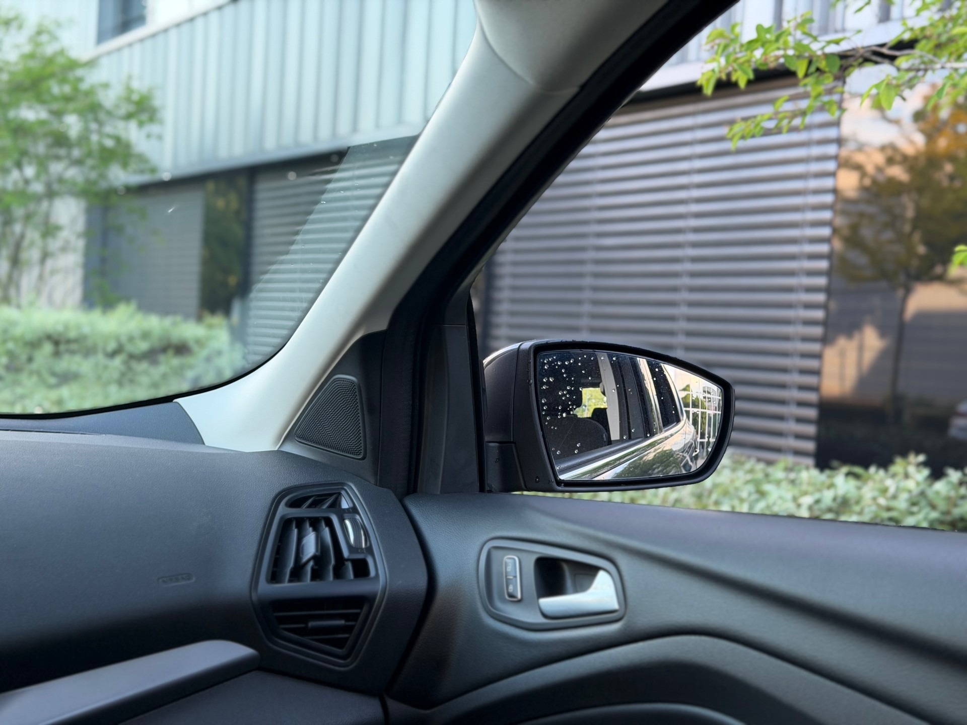 FORD Kuga 2.0 TDCi Carving 4WD PowerShift-image-10