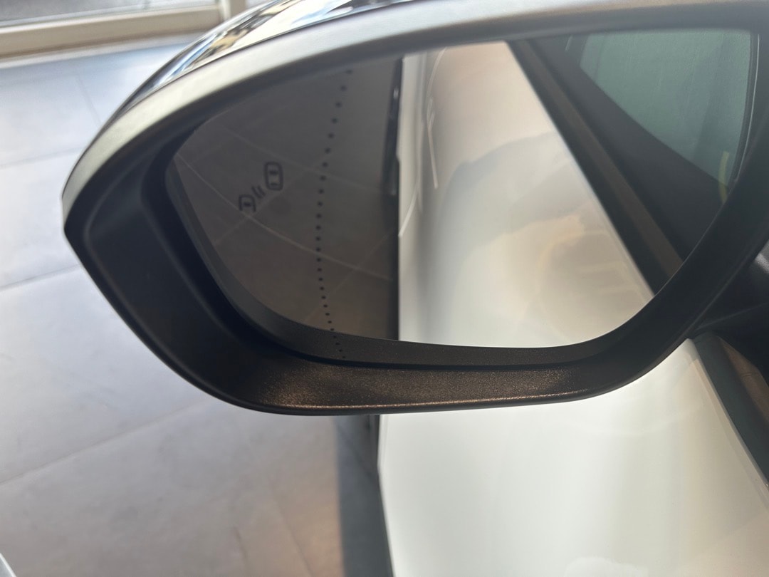 RENAULT Mégane E-TECH EV60 Techno-showroom-element-3