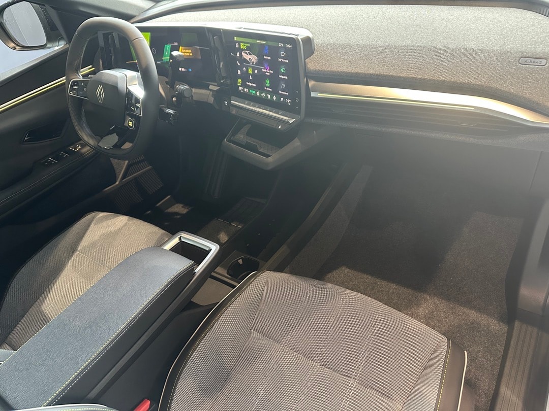 RENAULT Mégane E-TECH EV60 Techno-image-12