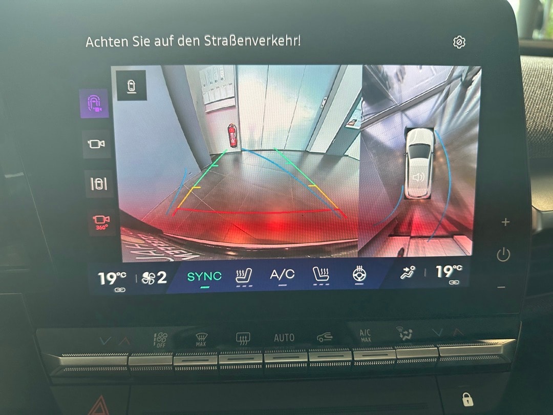 RENAULT Mégane E-TECH EV60 Techno-image-16