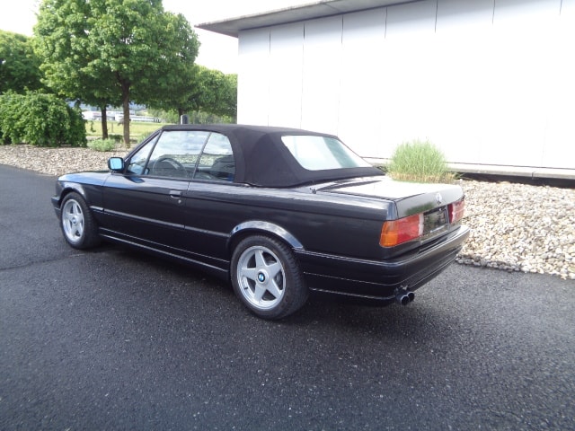BMW 325i Cabrio-image-2