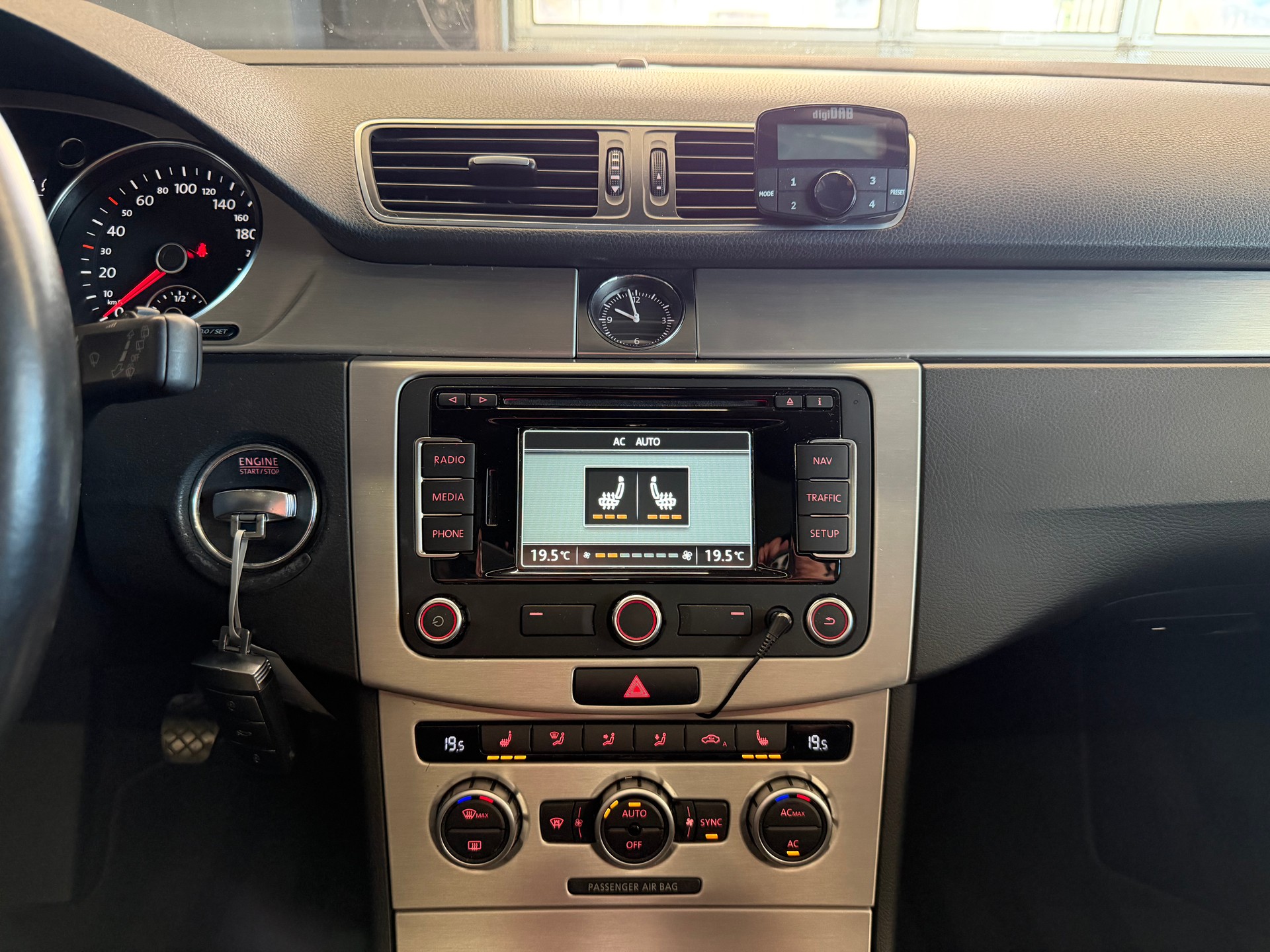 VW Passat Variant 2.0 TDI BMT Highline 4M-image-14
