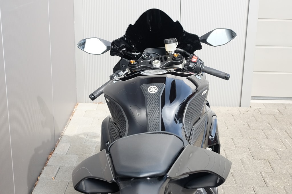 YAMAHA YZF-R1 ABS-image-3