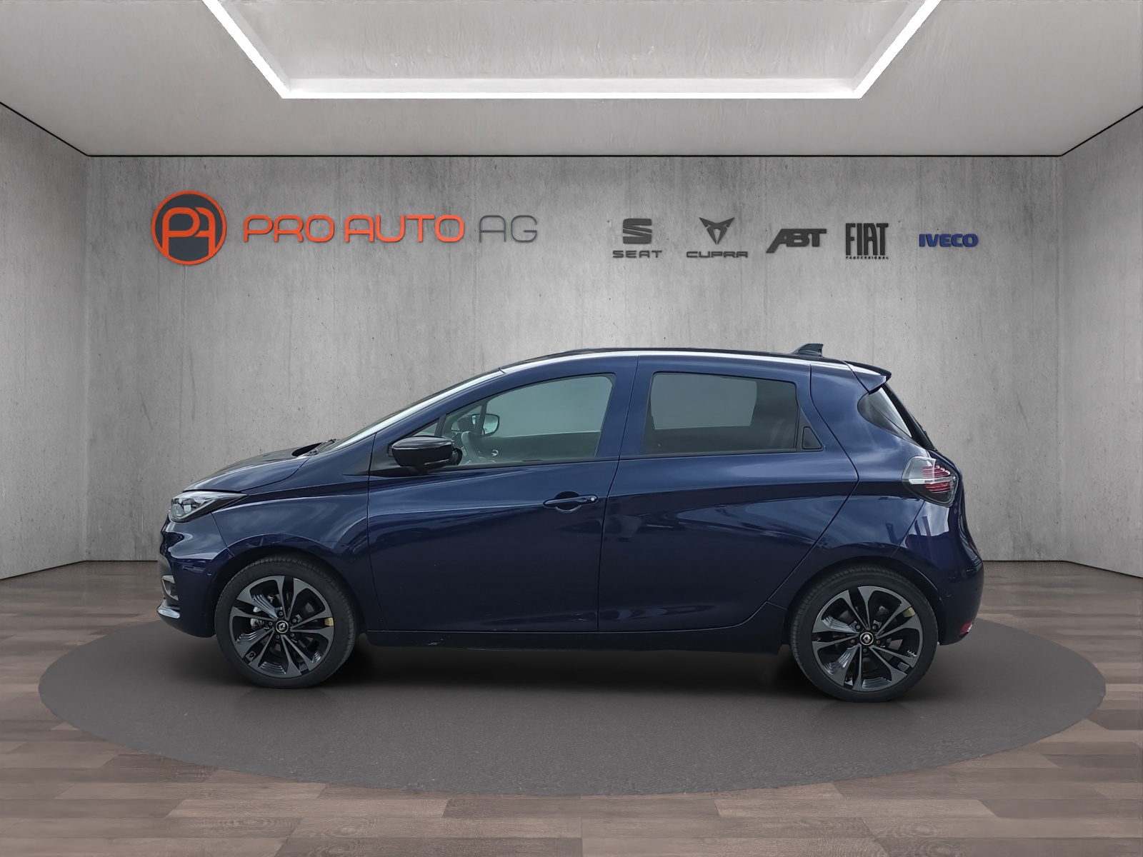 RENAULT Zoe R135 (incl. Batterie) Iconic-showroom-element-1