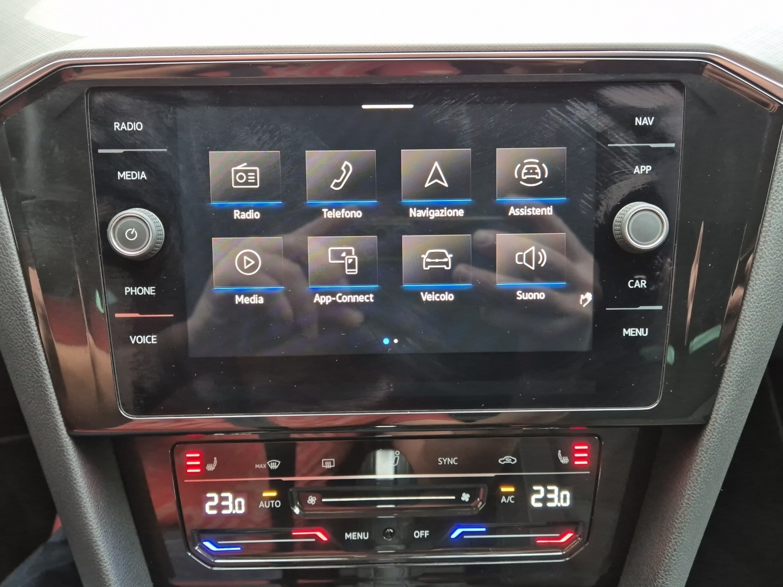 VW Passat 2.0 TDI BMT Elegance 4Motion DSG-image-13