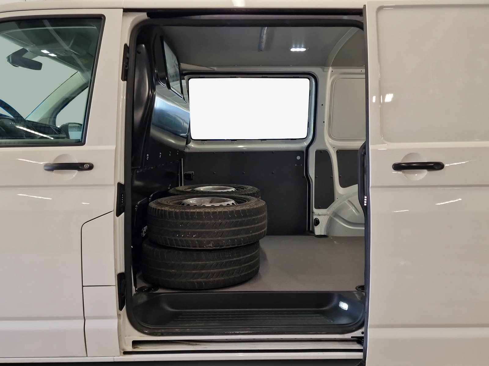 VW T6.1 2.0 TDI DSG-image-11
