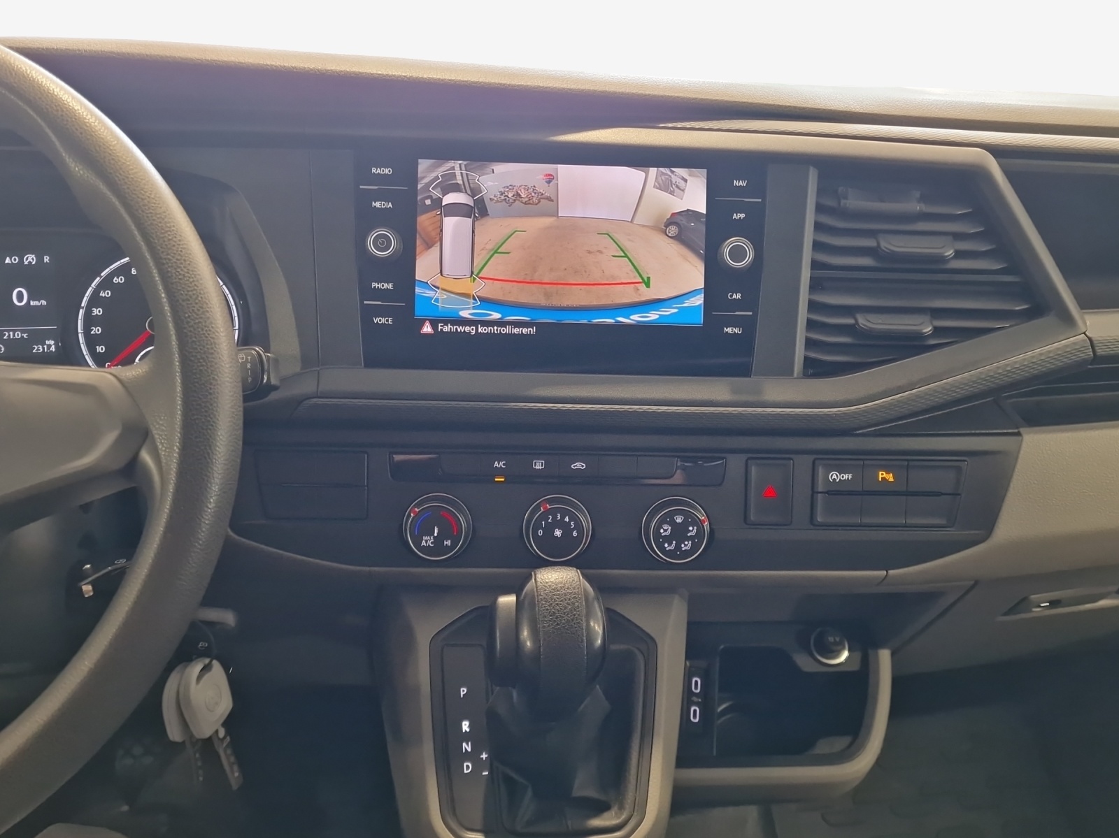 VW T6.1 2.0 TDI DSG-image-10
