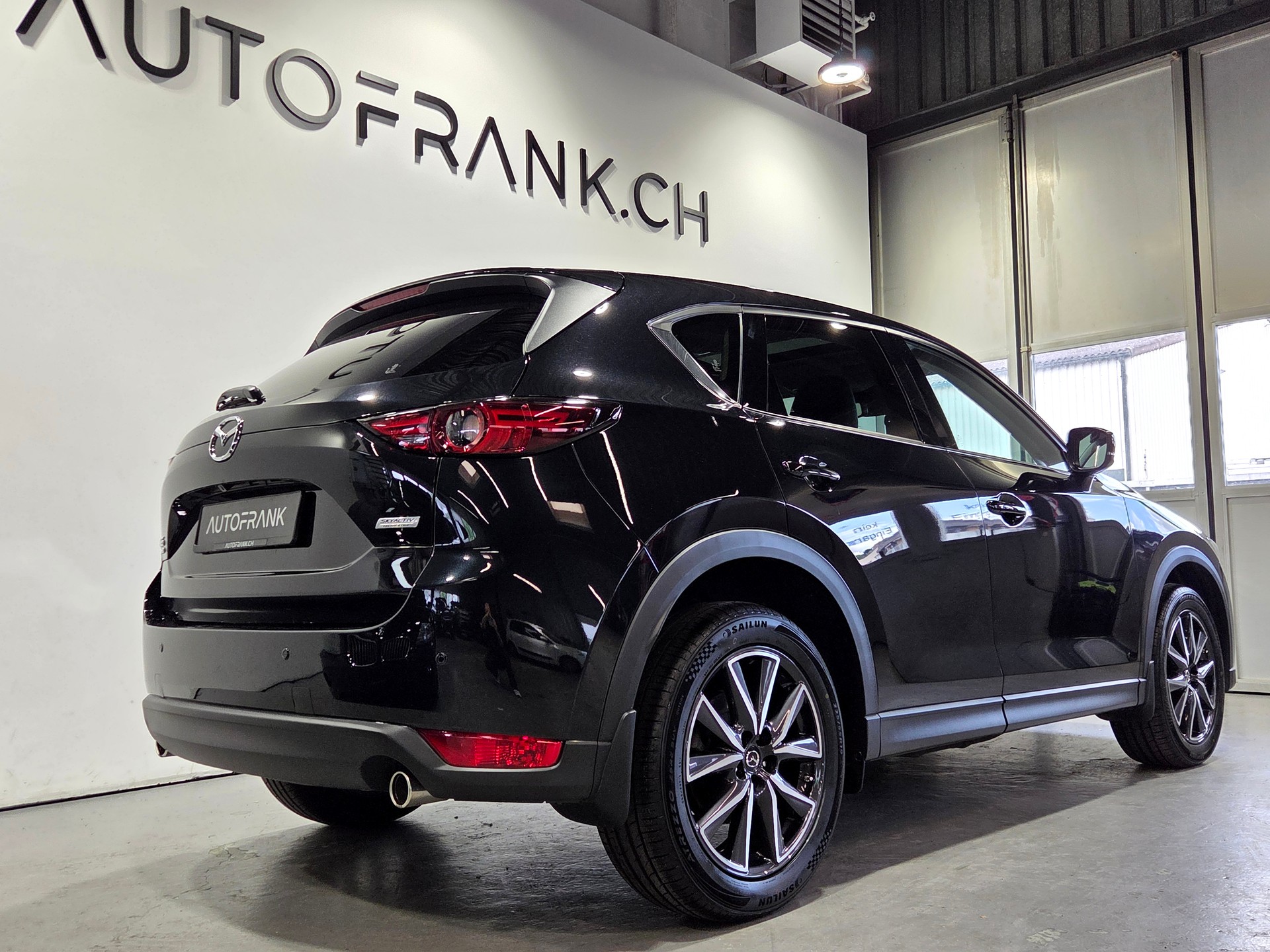 MAZDA CX-5 2.2 D 175 Revolution AWD-showroom-element-2