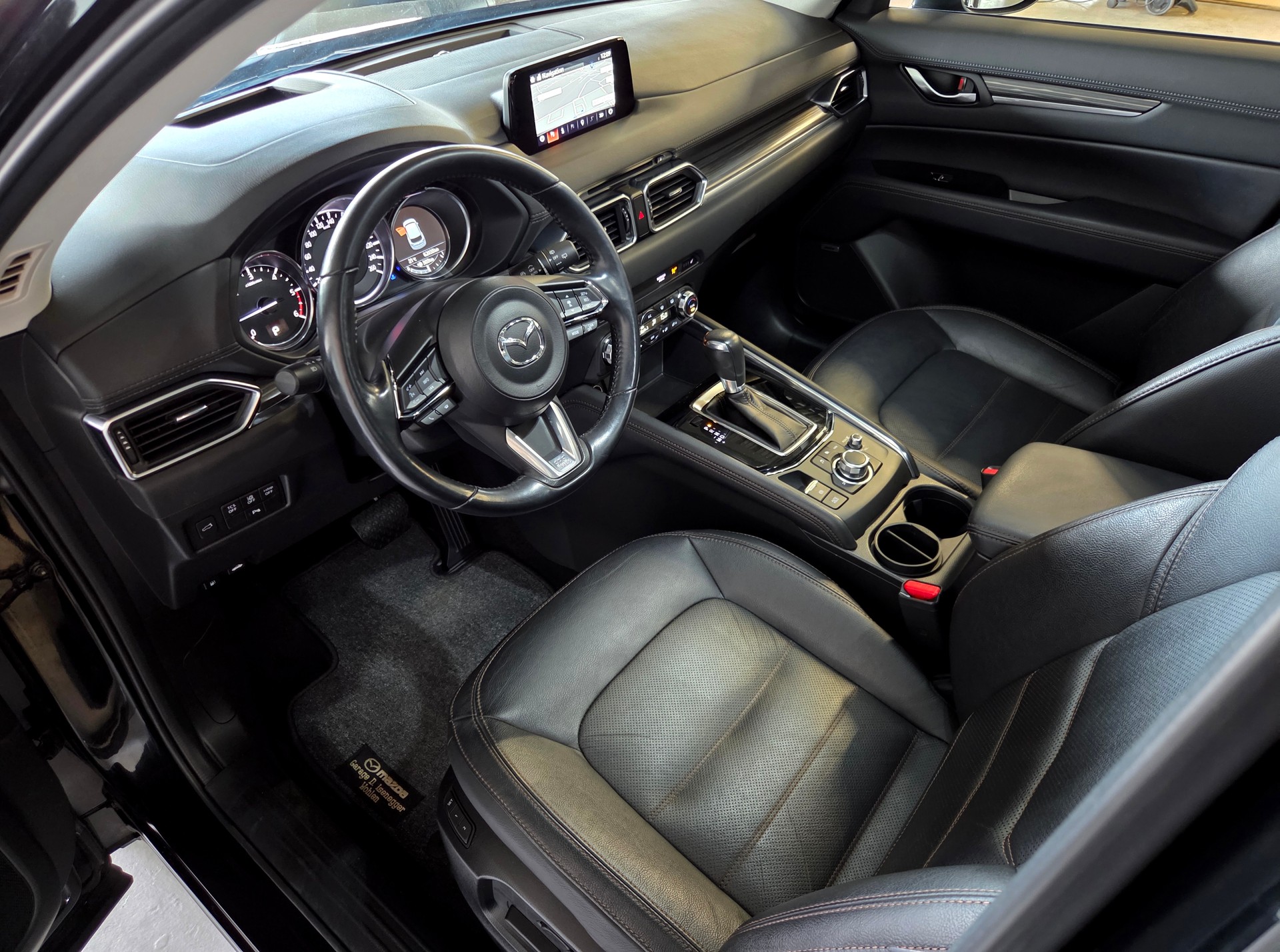 MAZDA CX-5 2.2 D 175 Revolution AWD-showroom-element-3