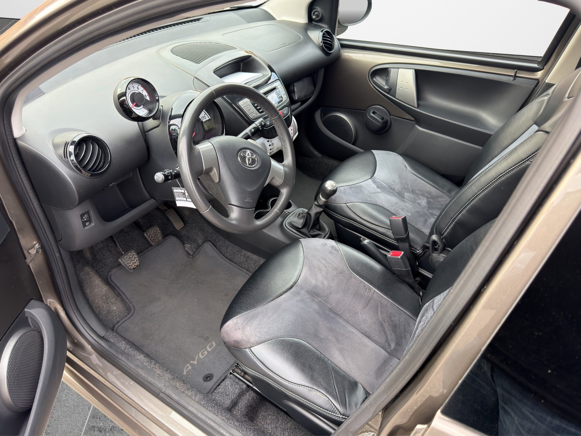 TOYOTA Aygo 1.0 VVT-i Luna-image-10