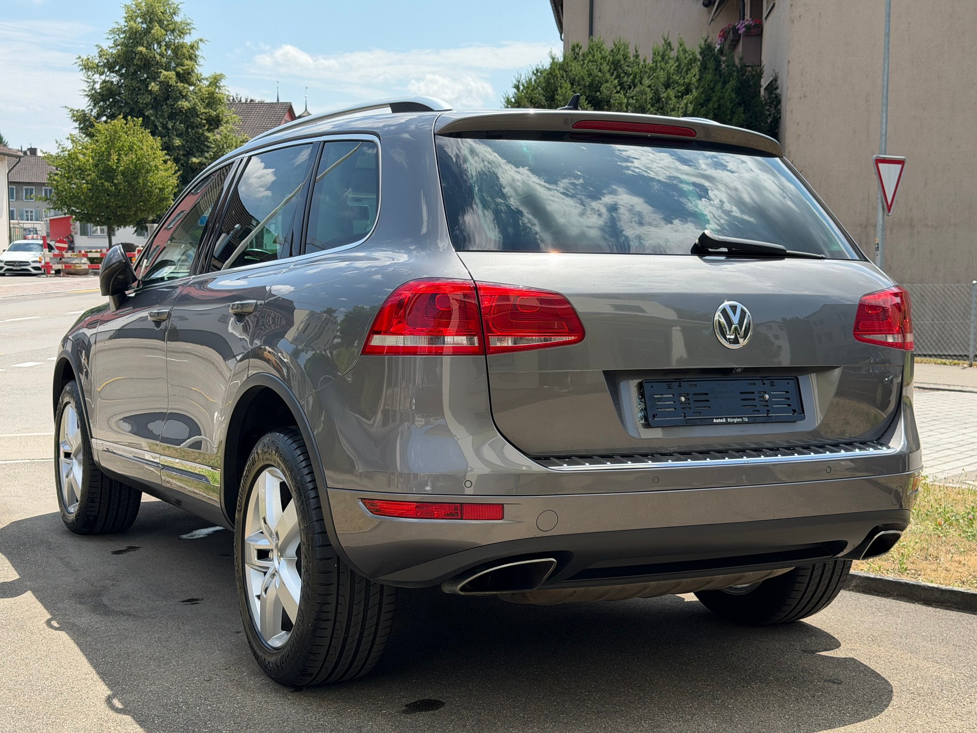 VW Touareg 4.2 TDI Tiptronic AHK 3500 Kg-image-4