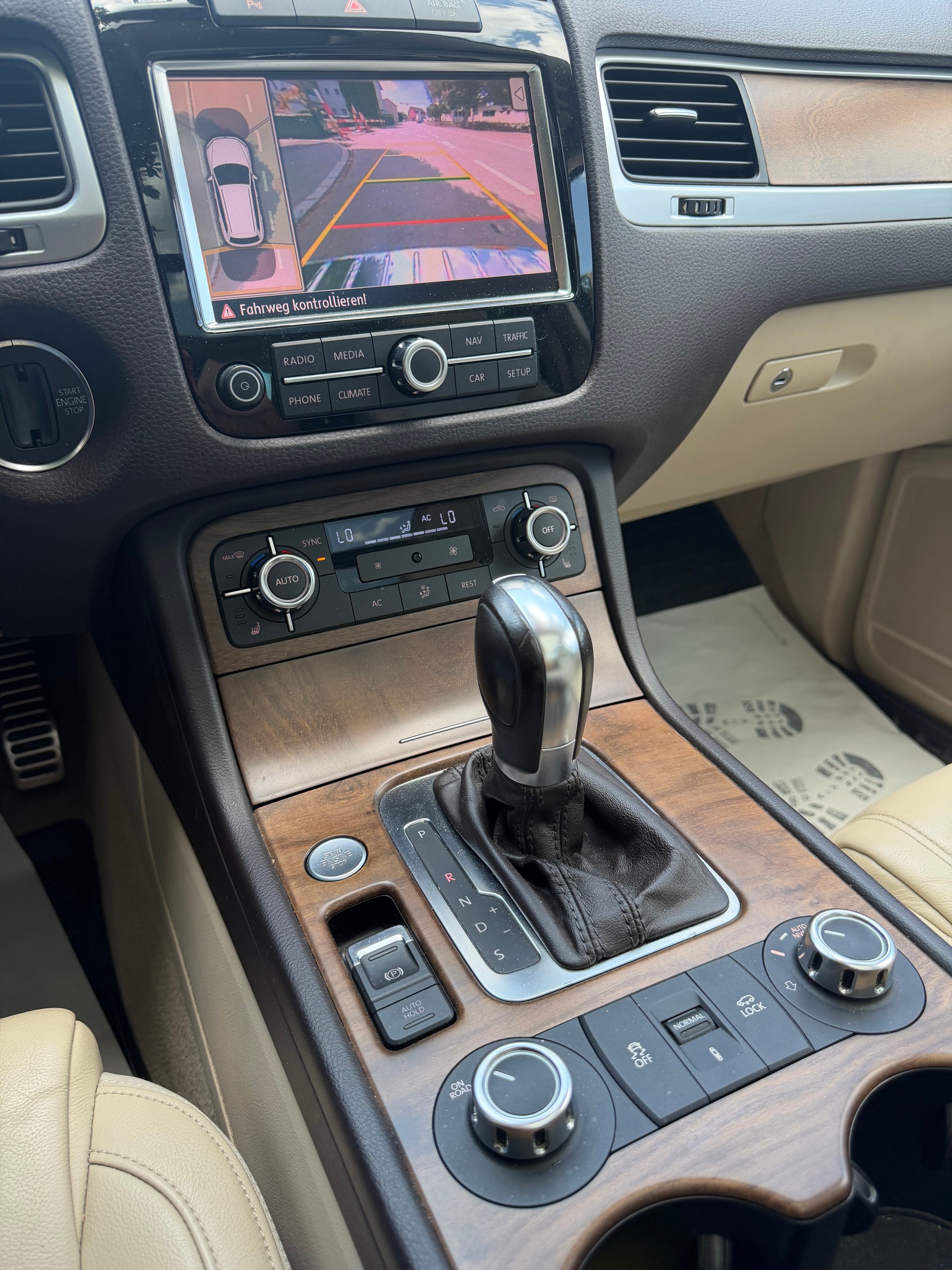 VW Touareg 4.2 TDI Tiptronic AHK 3500 Kg-image-9