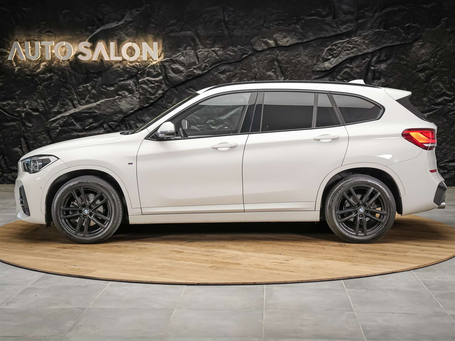 BMW X1 xDrive 18d M Sport Steptronic *CH Auto*El. Sitze mit Memory*-showroom-element-2