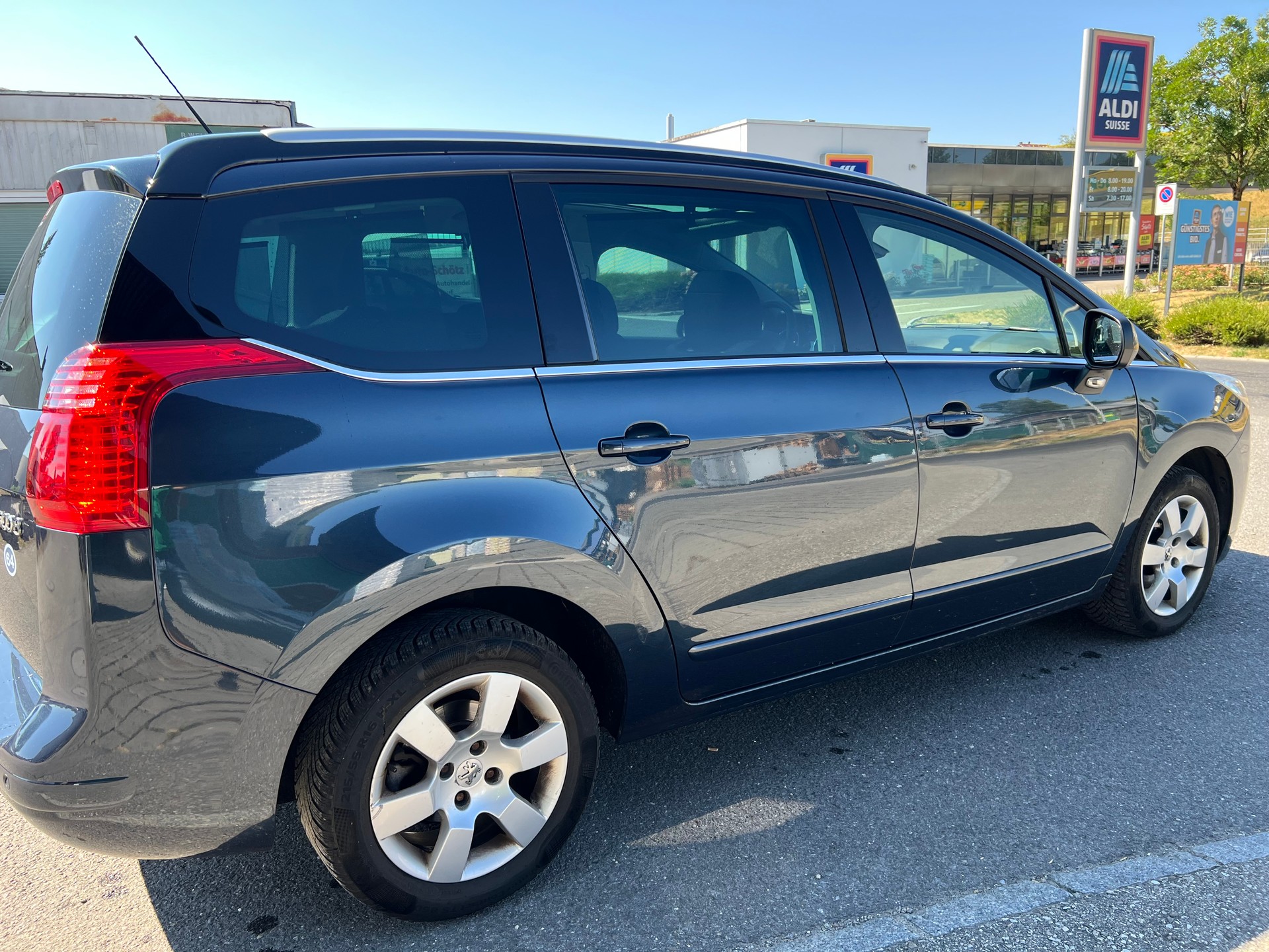 PEUGEOT 5008 1.6 16V T Sport Pack-image-4