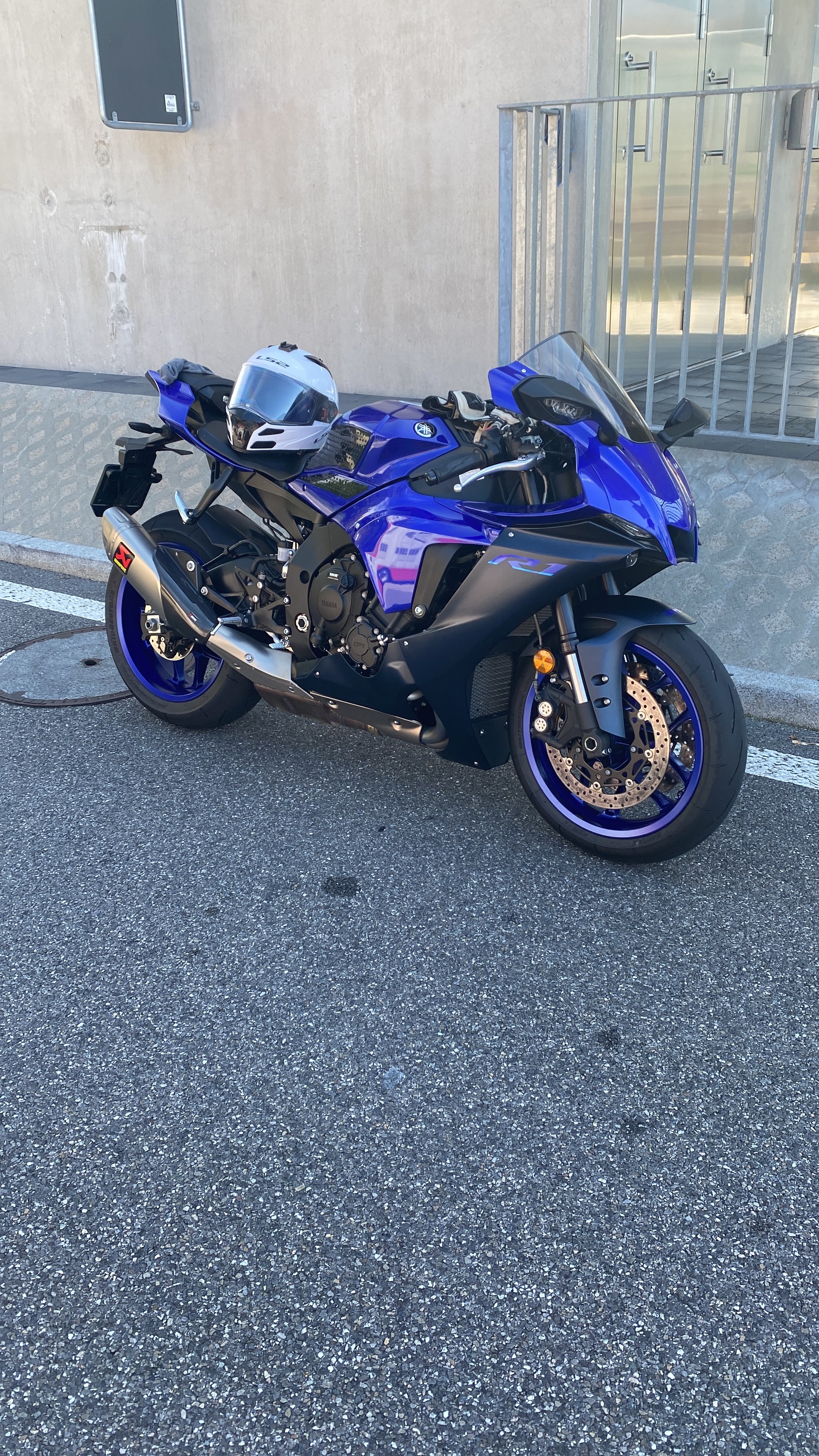 YAMAHA YZF-R1 ABS-image-2
