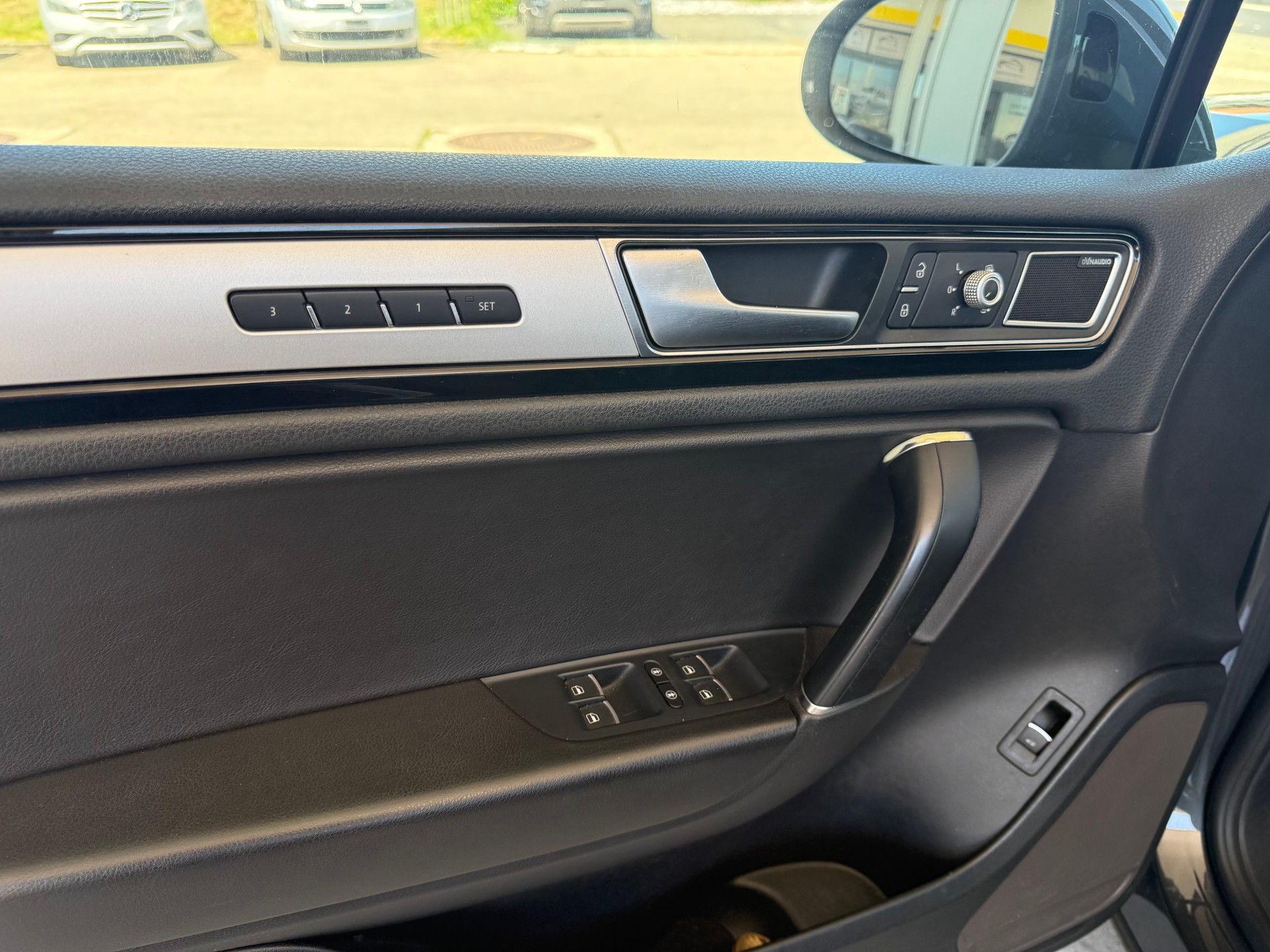 VW Touareg 3.0 TDI BlueMotion Technology Tiptronic-image-12