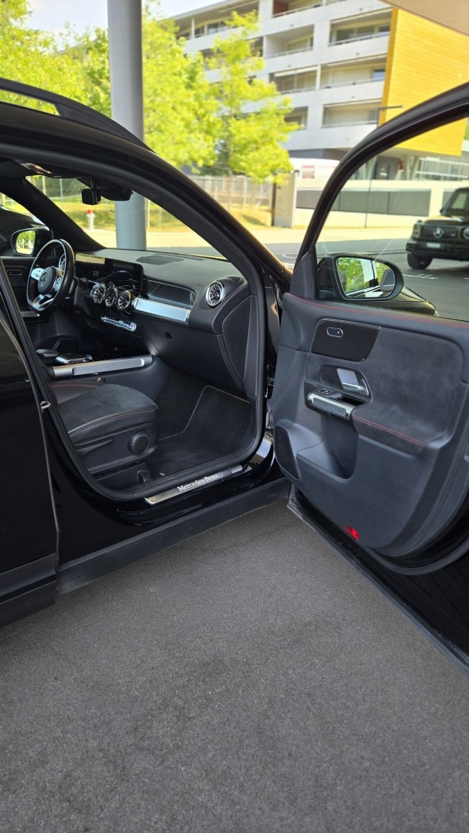 MERCEDES-BENZ GLB 200 d AMG Line 4matic-image-15