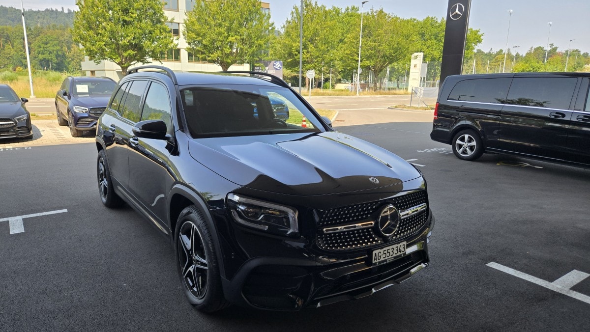 MERCEDES-BENZ GLB 200 d AMG Line 4matic-image-1