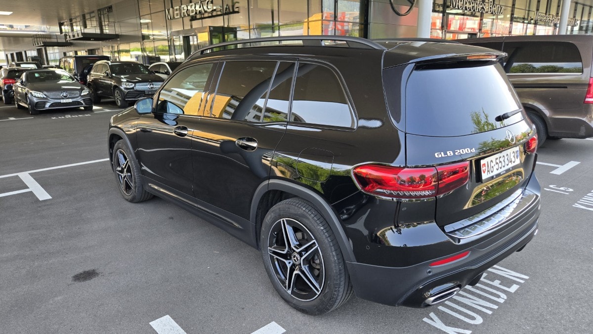 MERCEDES-BENZ GLB 200 d AMG Line 4matic
