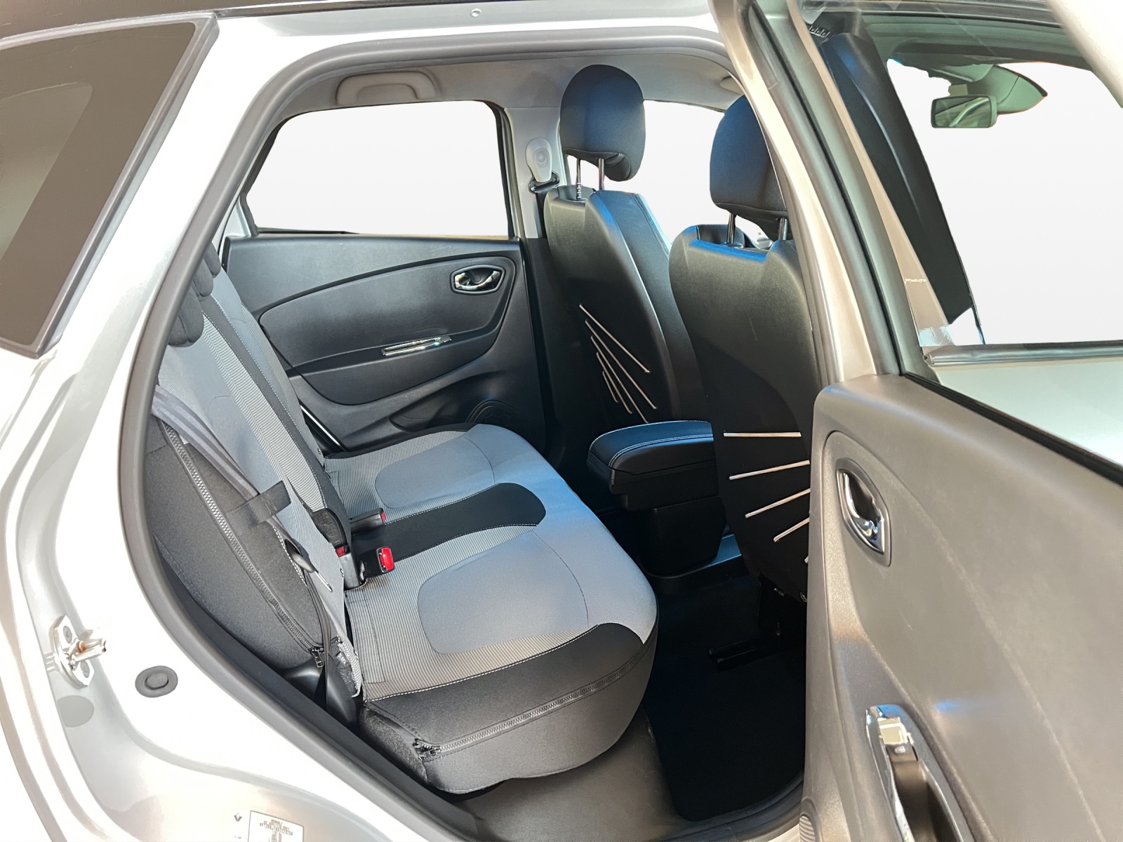 RENAULT Captur 1.5 dCi Intens-image-9