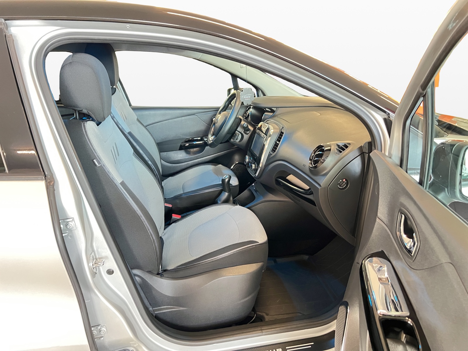 RENAULT Captur 1.5 dCi Intens-image-8