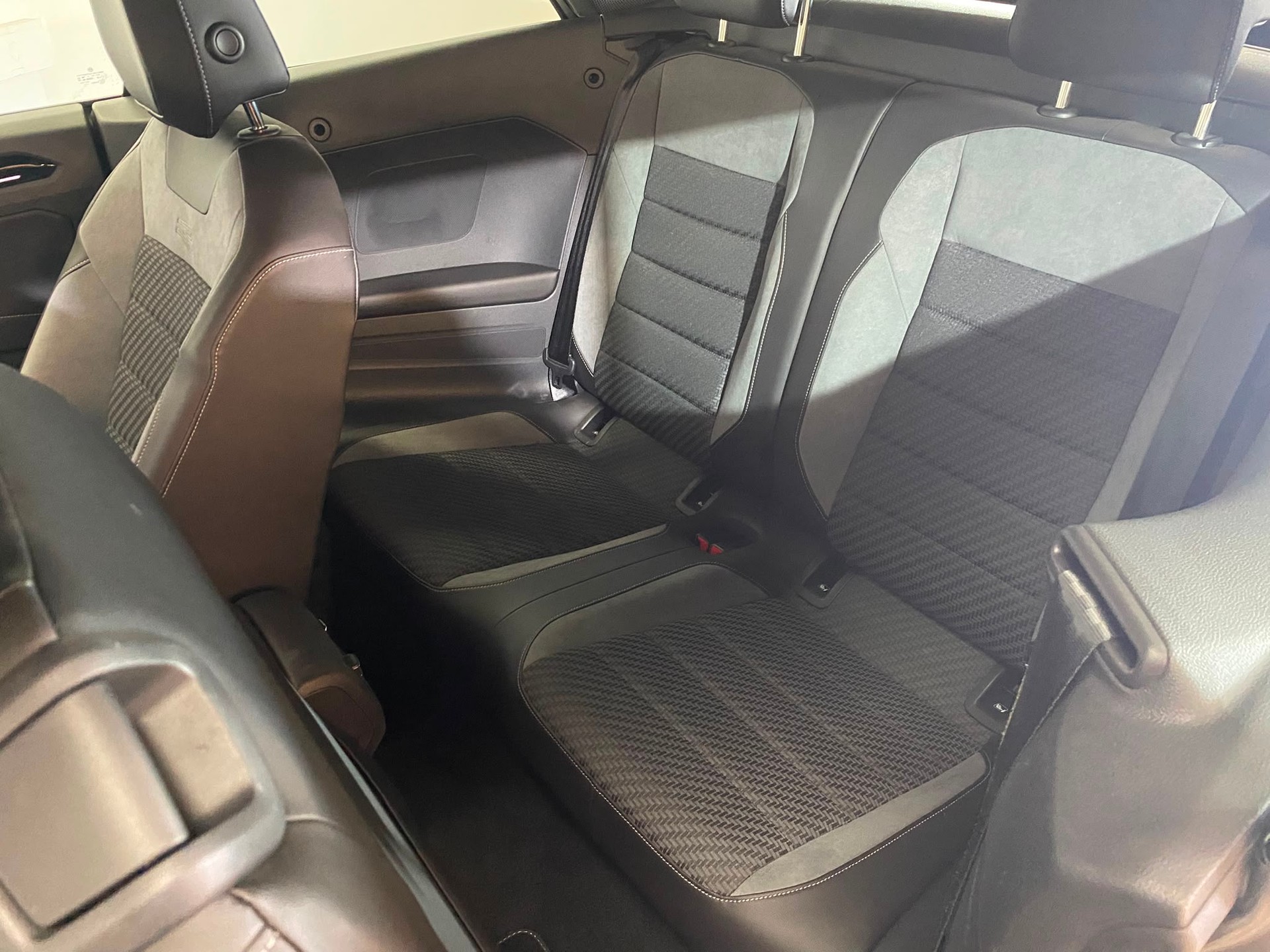 VW T-Roc Cabriolet 1.5 TSI EVO R-Line DSG-image-10