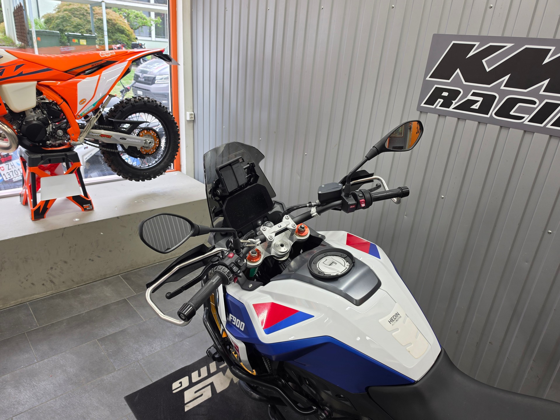 BMW F 900 GS-image-6