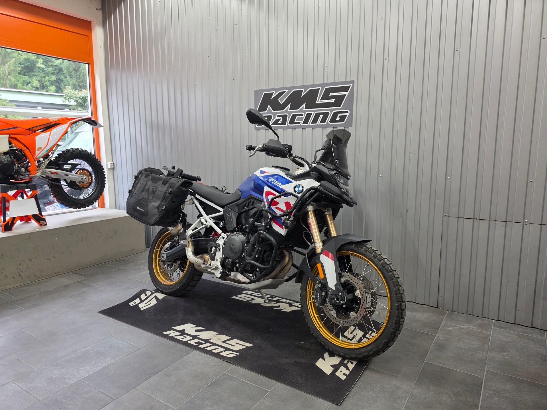 BMW F 900 GS-showroom-element-1