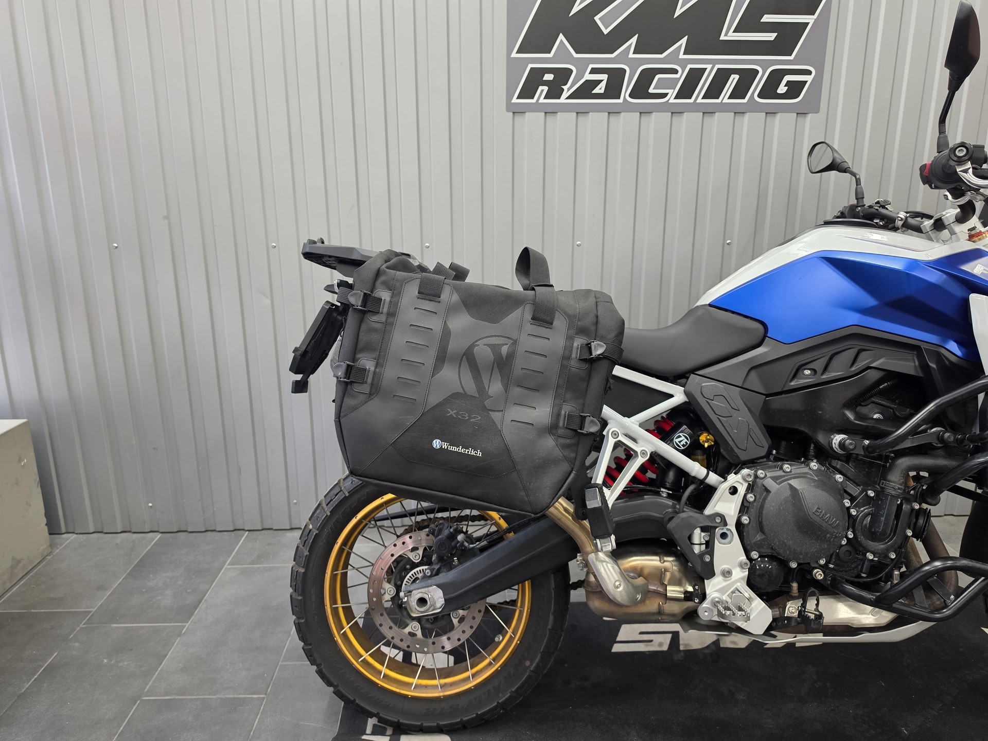 BMW F 900 GS-showroom-element-3