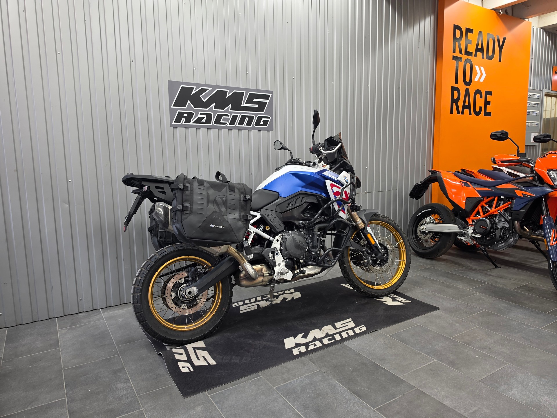 BMW F 900 GS-showroom-element-2