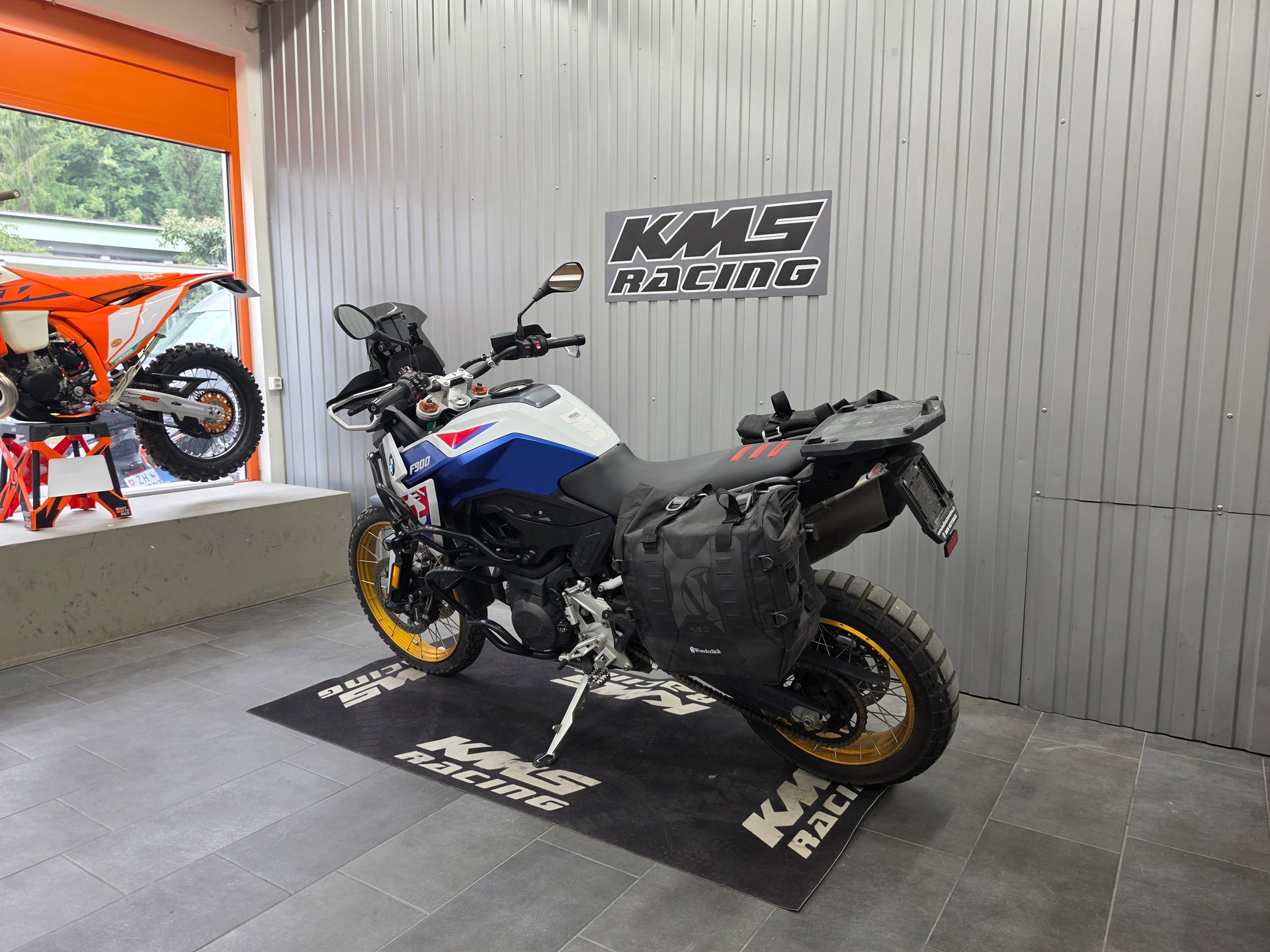 BMW F 900 GS-image-5