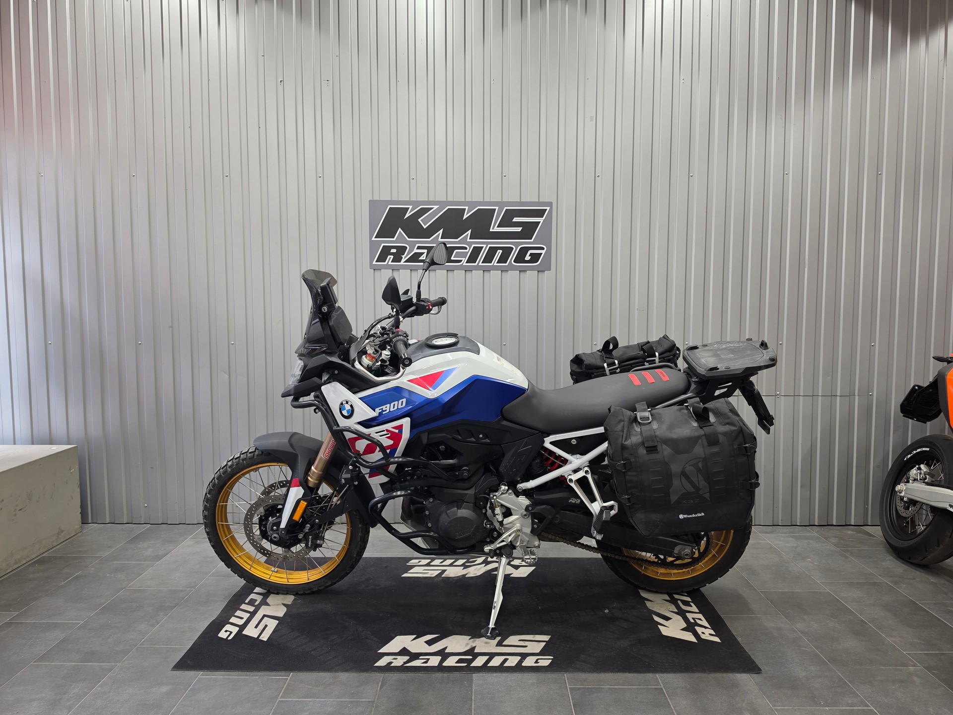 BMW F 900 GS-image-4
