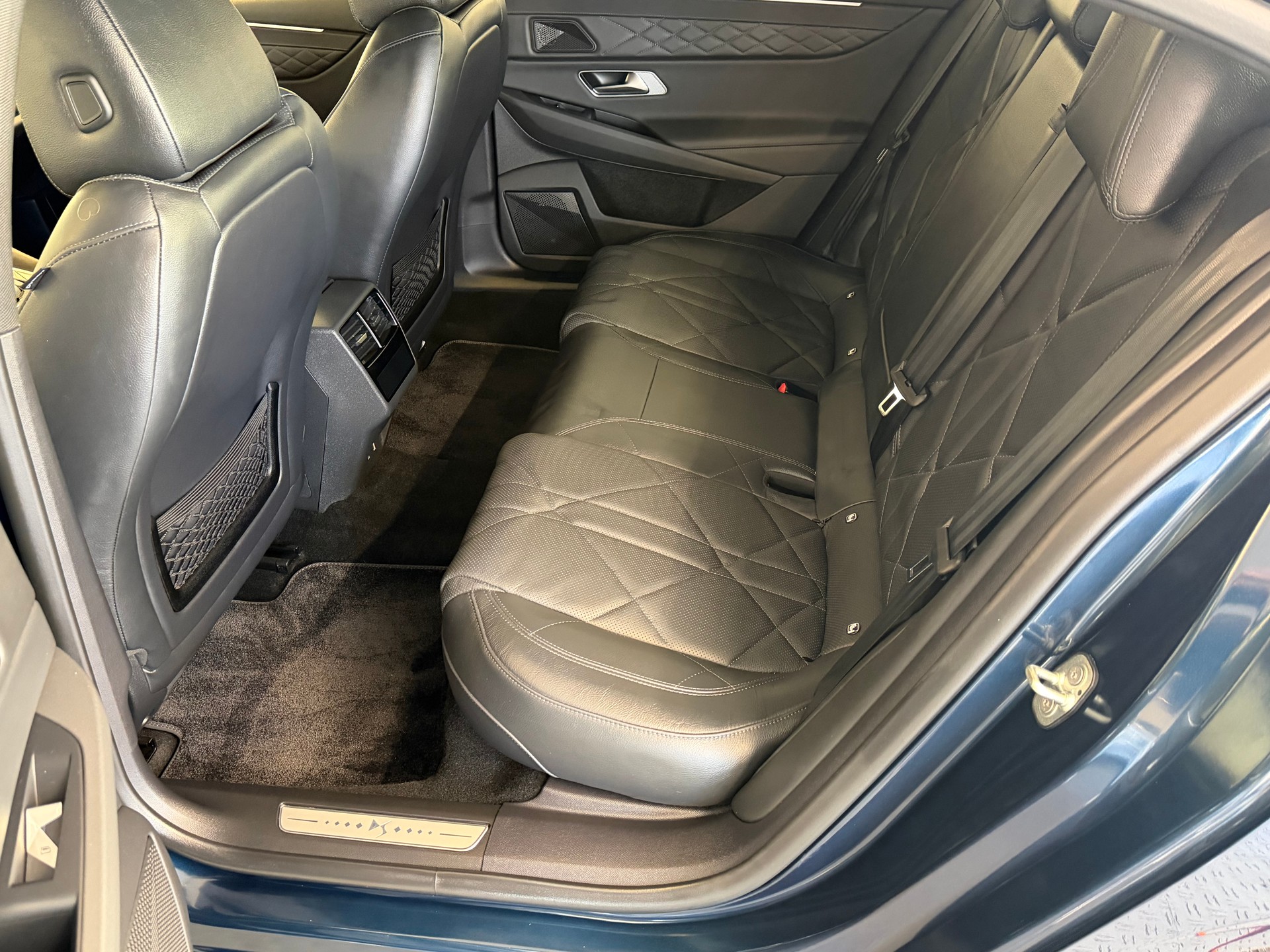 DS AUTOMOBILES DS 9 1.6 E-TENSE 225 Performance Line + e-EAT8-image-13