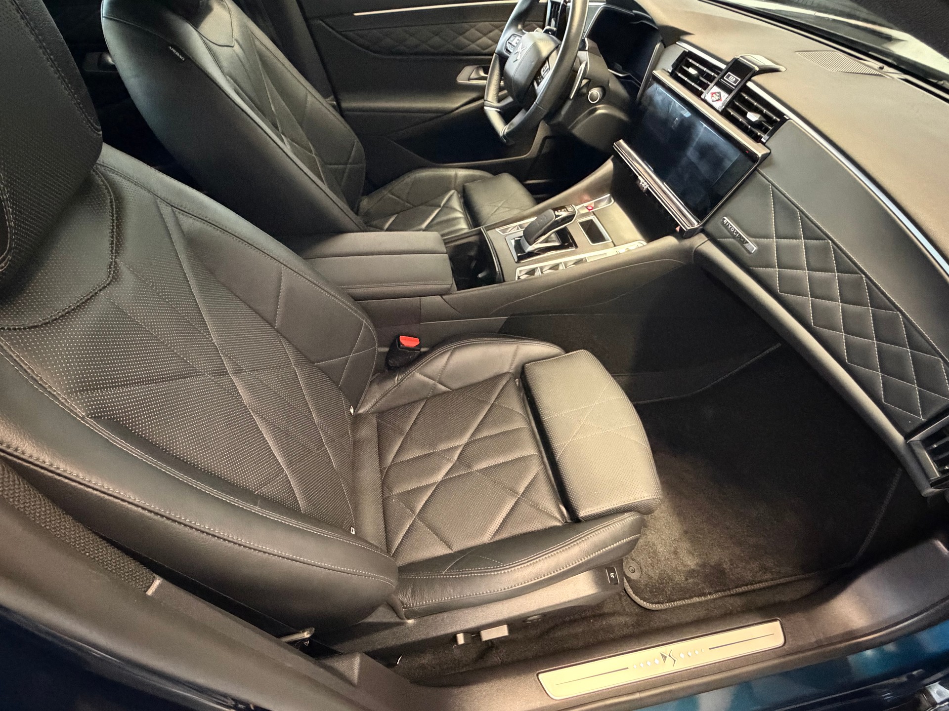 DS AUTOMOBILES DS 9 1.6 E-TENSE 225 Performance Line + e-EAT8-image-12