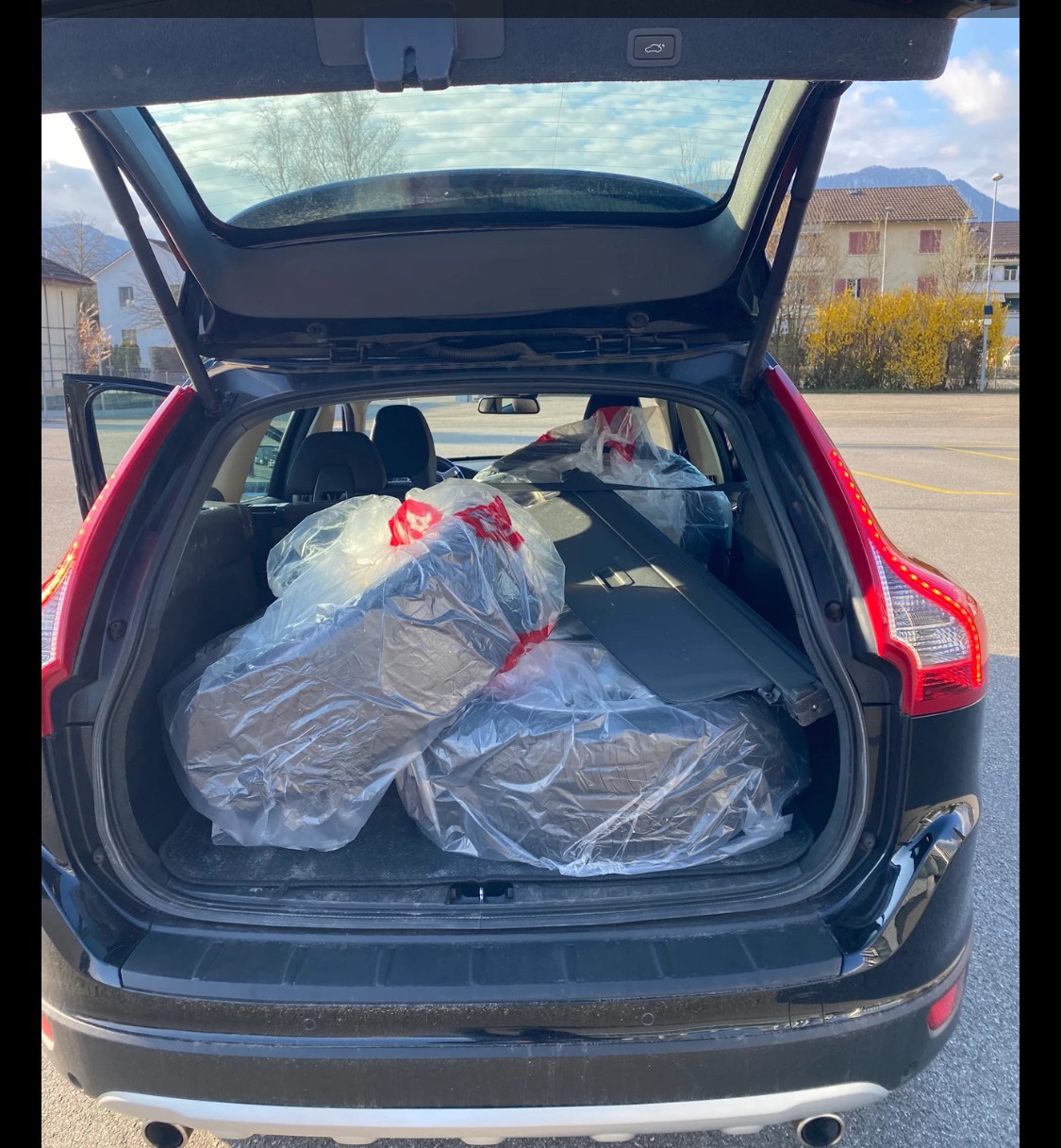 VOLVO XC60 D4 AWD Husky Edition Geartronic-image-10