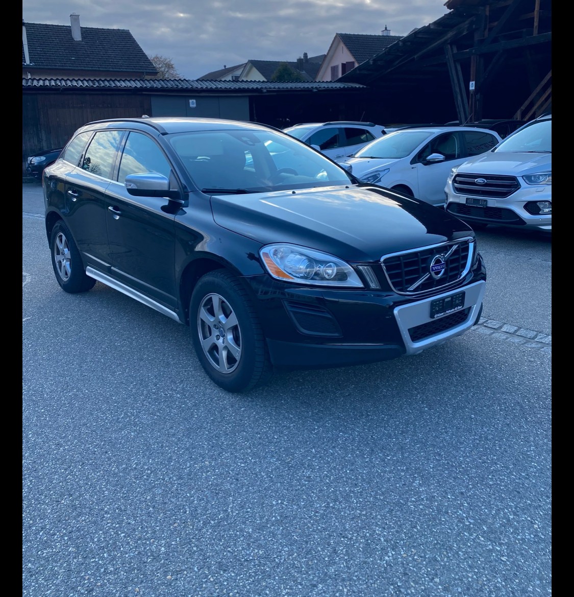VOLVO XC60 D4 AWD Husky Edition Geartronic-image-3