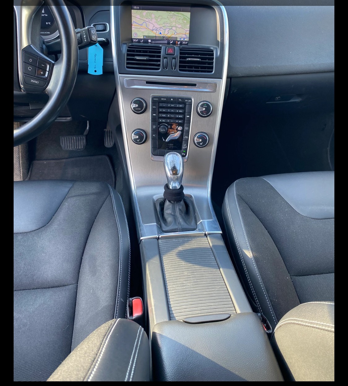 VOLVO XC60 D4 AWD Husky Edition Geartronic-image-9